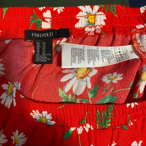Forever 21 red floral shorts - Picture 3 of 3